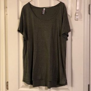 Lularoe Classic T. Heathered green. Size 2XL.
